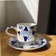 Tasse à café et soucoupe en Delft Blue peintes à la main
