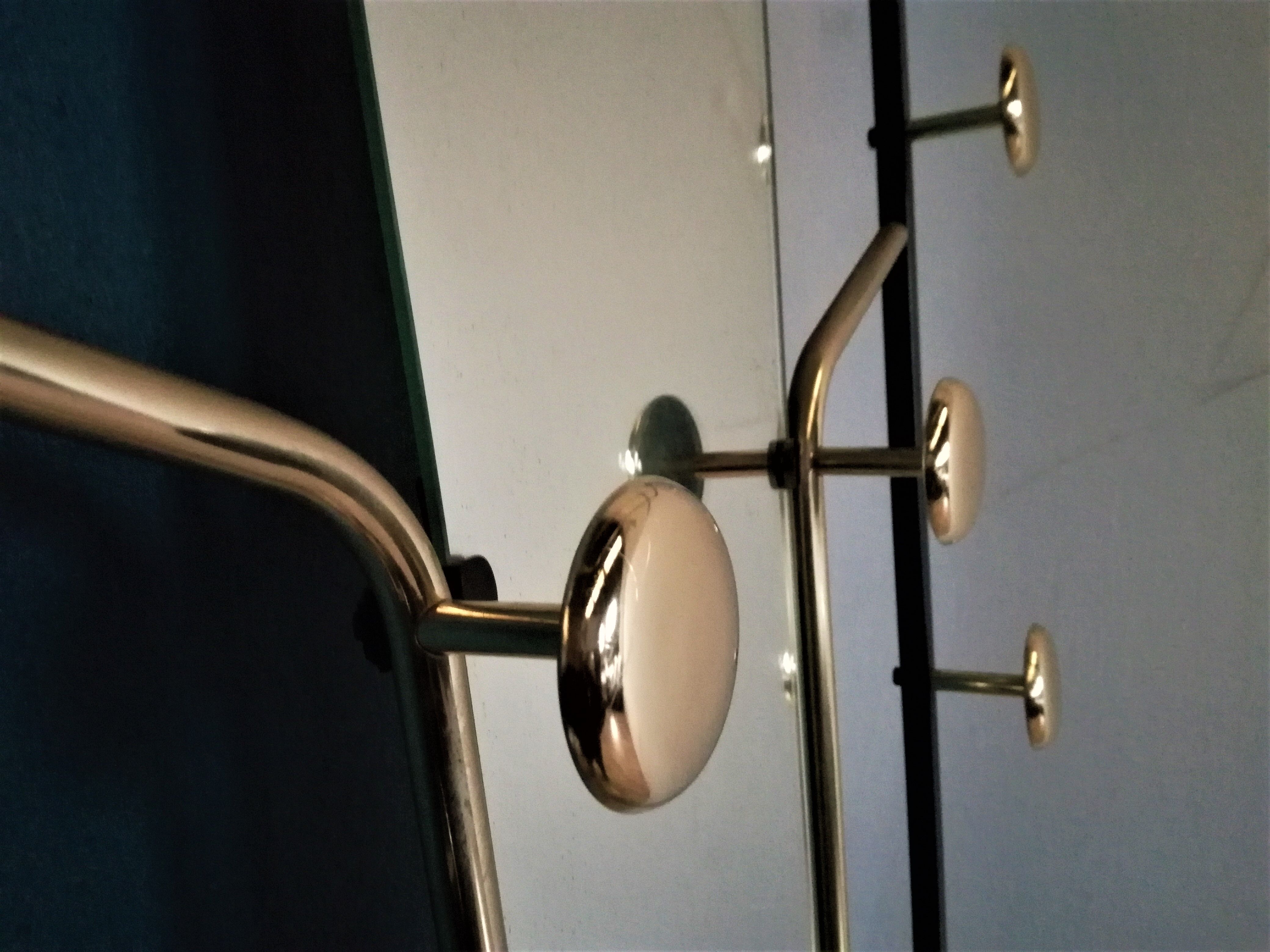 wardrobe wears coat/hat/vintage umbrella