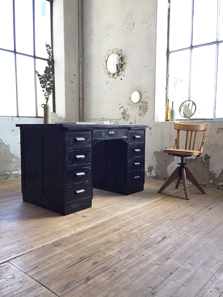 Bureau de notaire noir