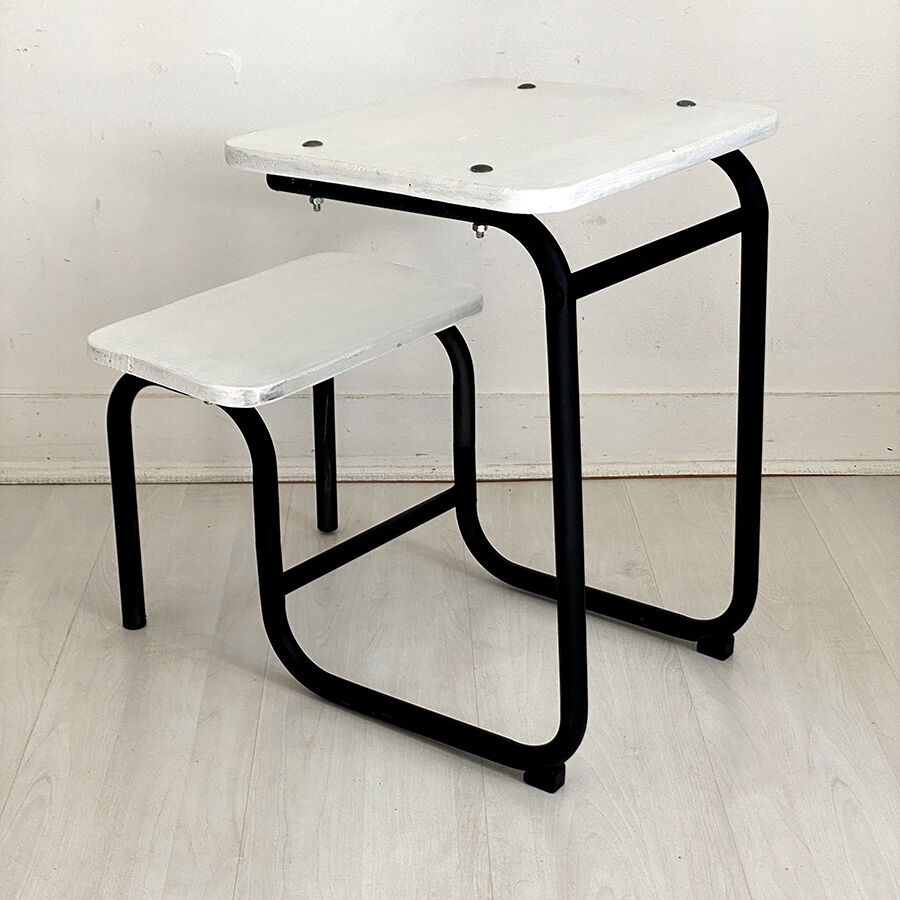 Small children's desk