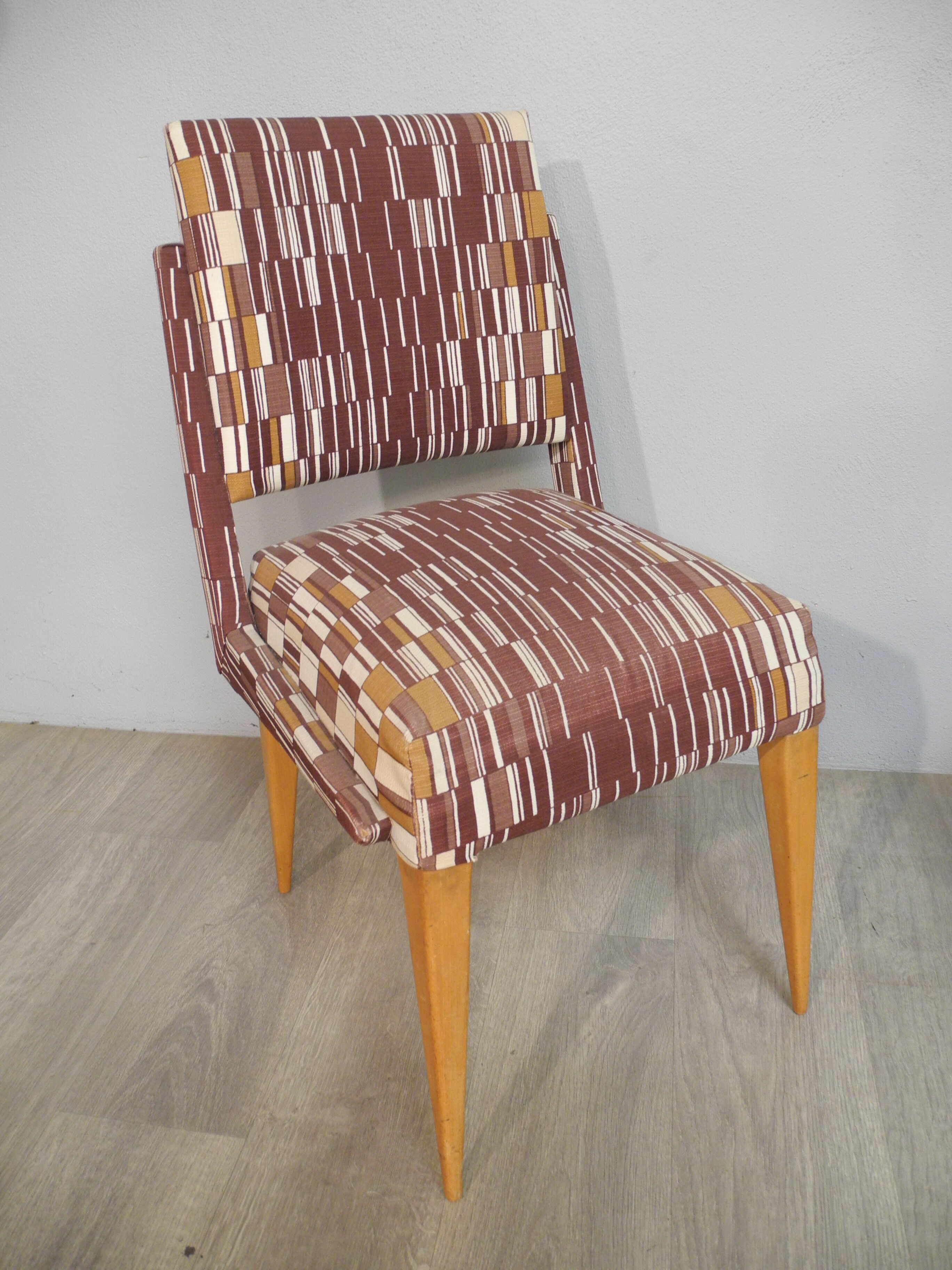 Lot of 2 vintage chairs