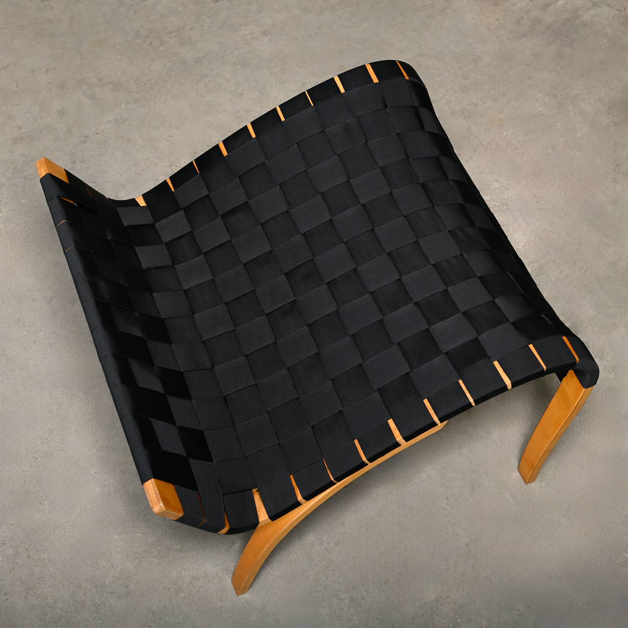 Fauteuil et pouf Bruno Mathsson Pernilla en bois de hêtre et sangles