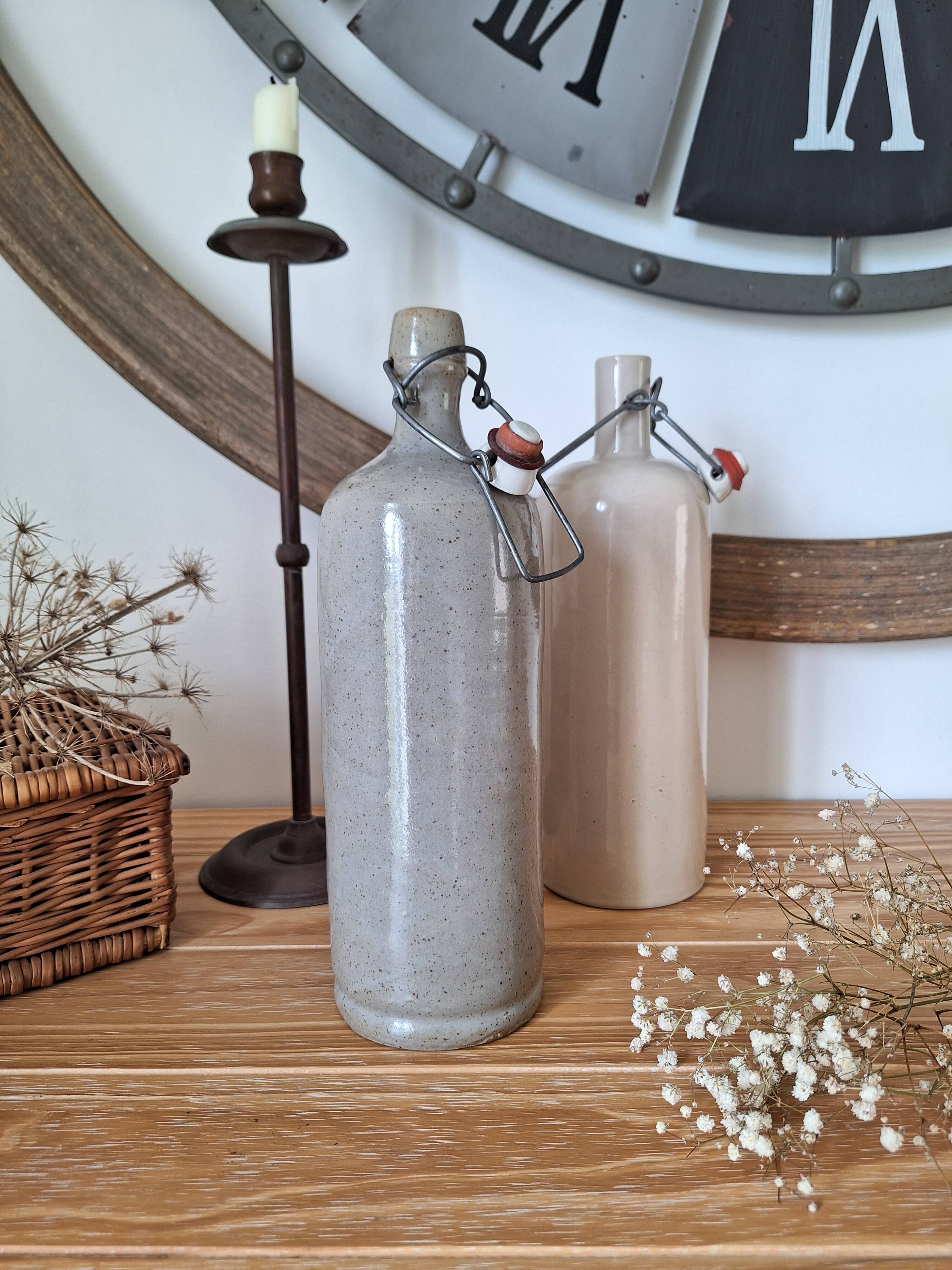 Bouteille en grès vintage