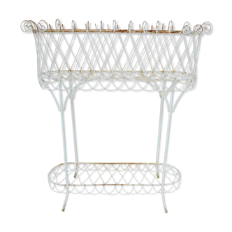 planter on iron stand