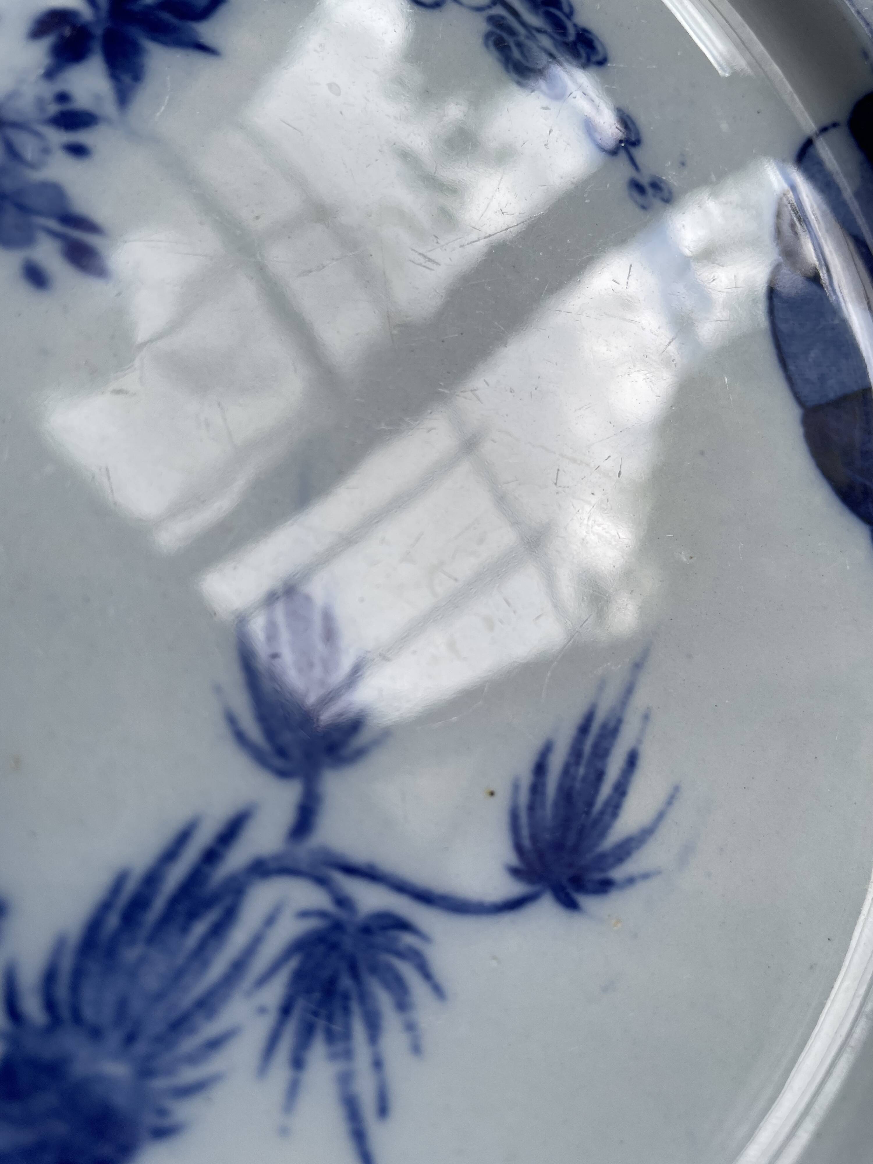Assiette sur piédouche en faïence bleue et blanche Creil & Montereau, service "Japon", XIXème siècle