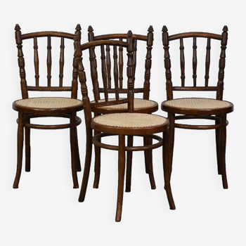 Ensemble de 4 très charmantes chaises de bistrot Thonet anciennes avec assises mates neuves