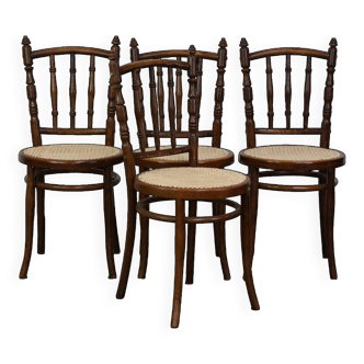 Ensemble de 4 très charmantes chaises de bistrot Thonet anciennes avec assises mates neuves
