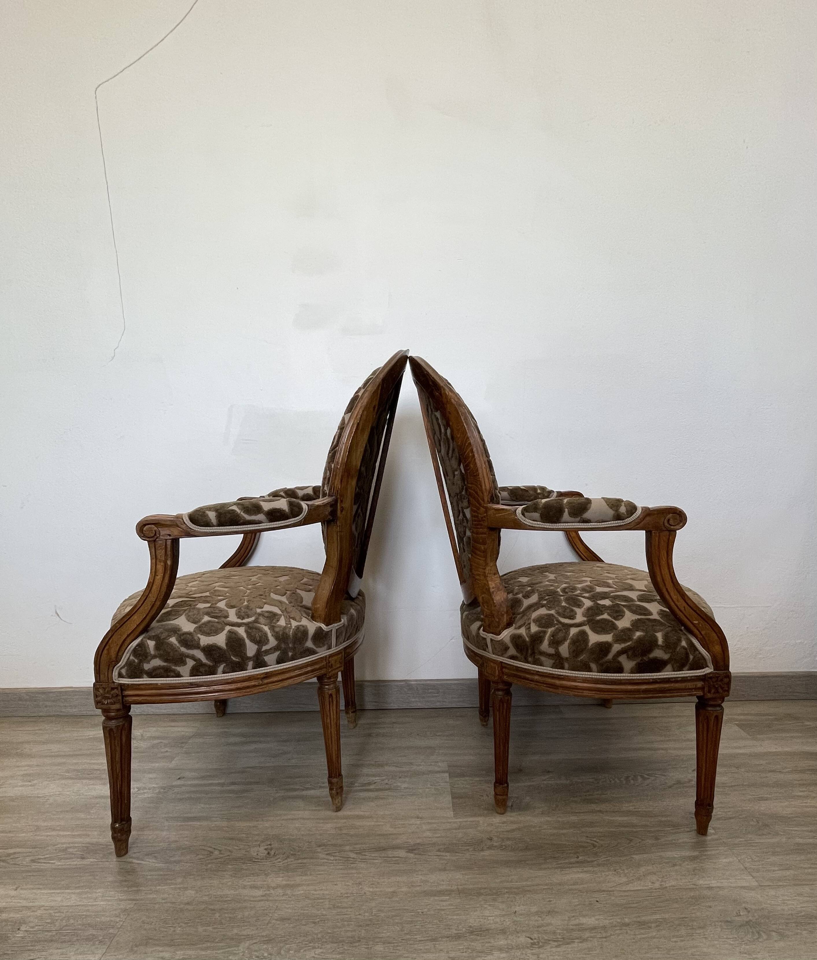 Paire de Fauteuils Médaillon d'époque Louis XVI