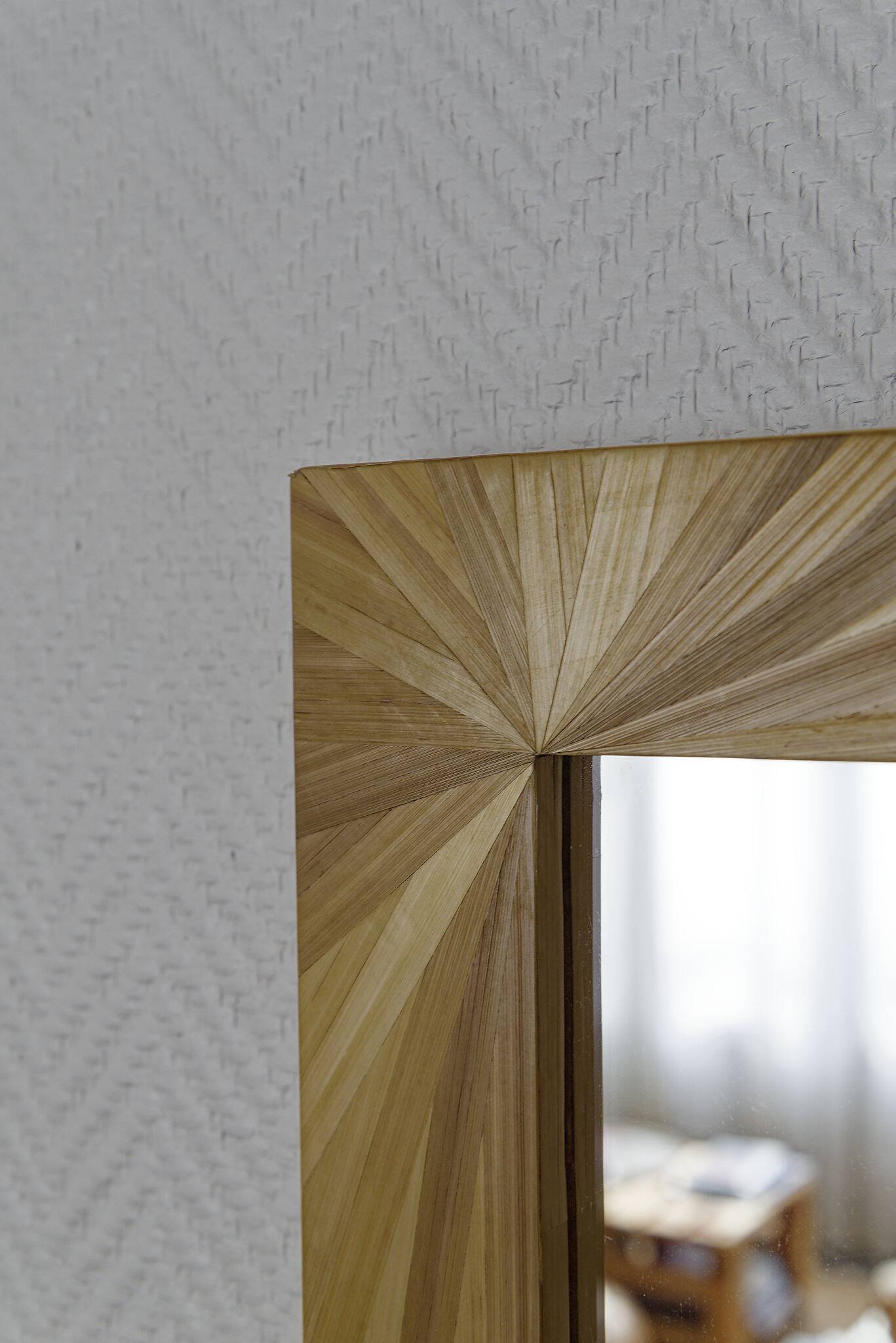 Mirror with straw marquetry frame