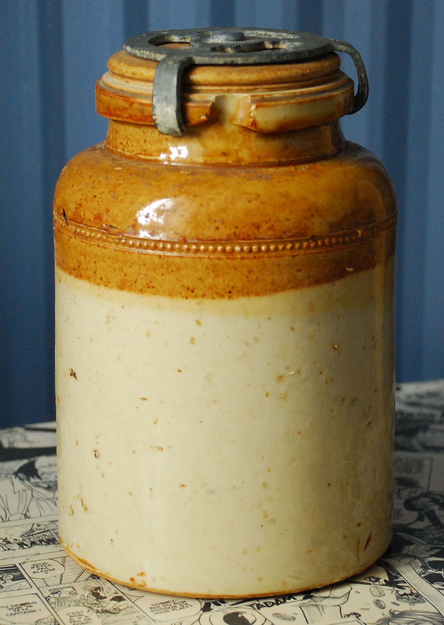 Pot en grès ancien