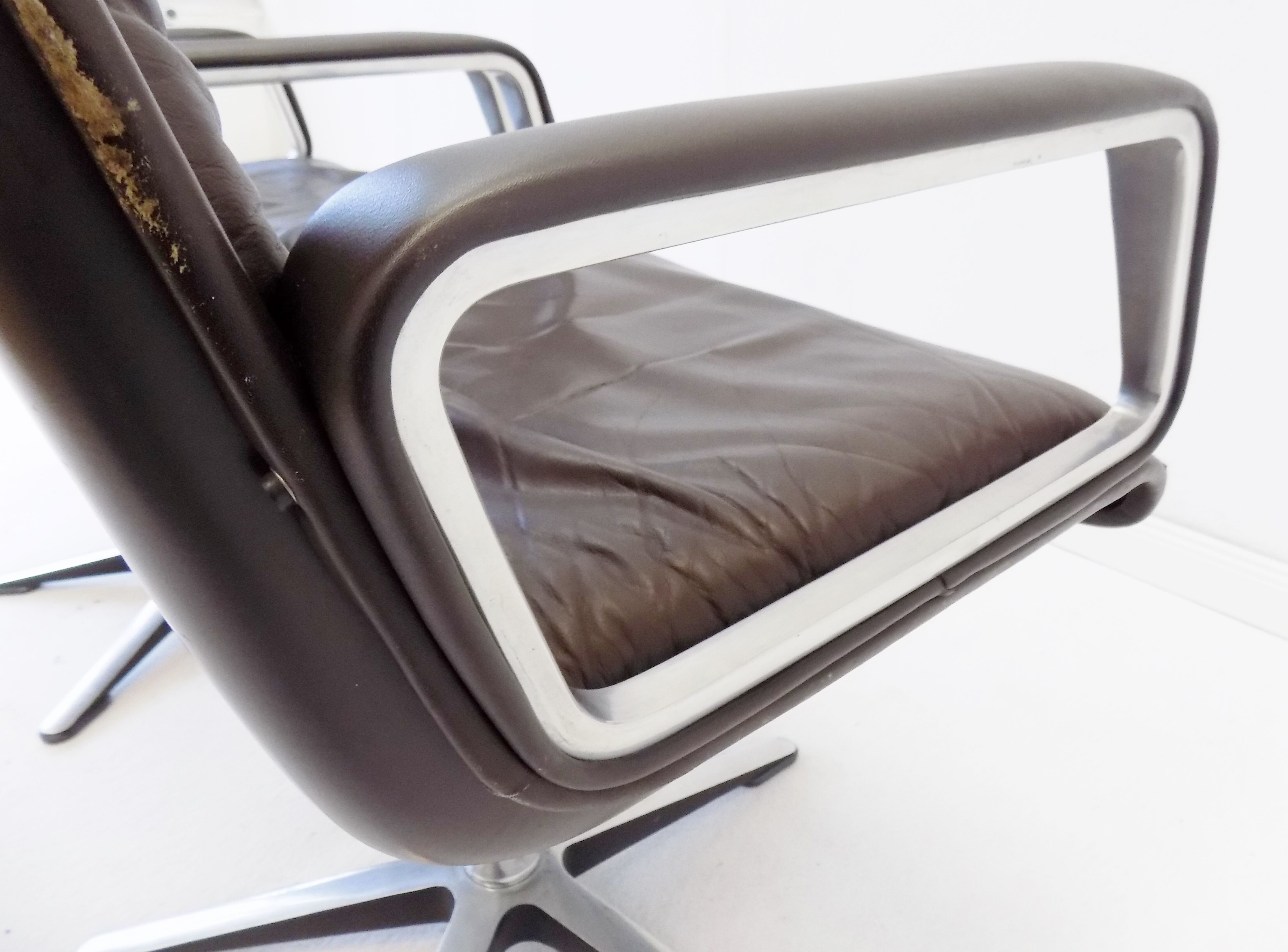 Wilkhahn Delta Highback set of 2 brown leather armchairs by Delta Design