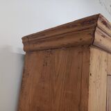 Armoire parisienne en sapin