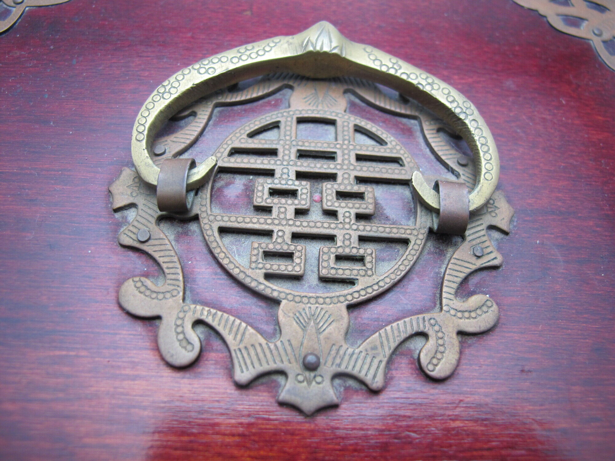 large Wooden Chinese jewelry box decorated with jade plates n°2