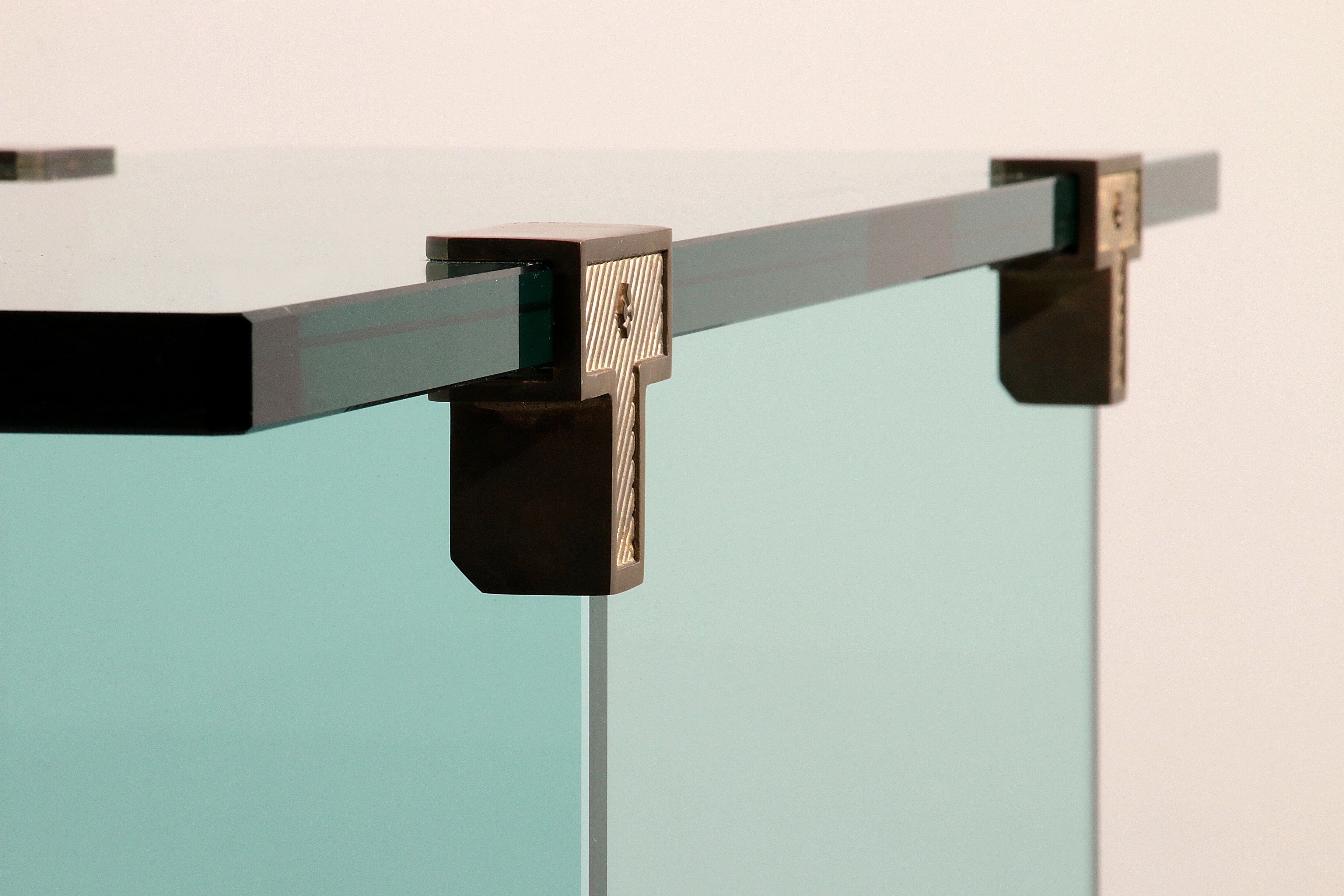 Table d'appoint Modèle T30 par Peter Ghyczy - design des années 1970