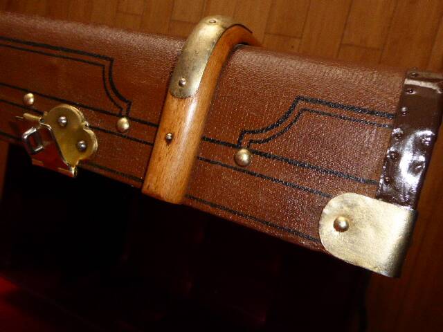 Curved mail bag in tawny from the 1920s - 100 x 54 x 46 cm