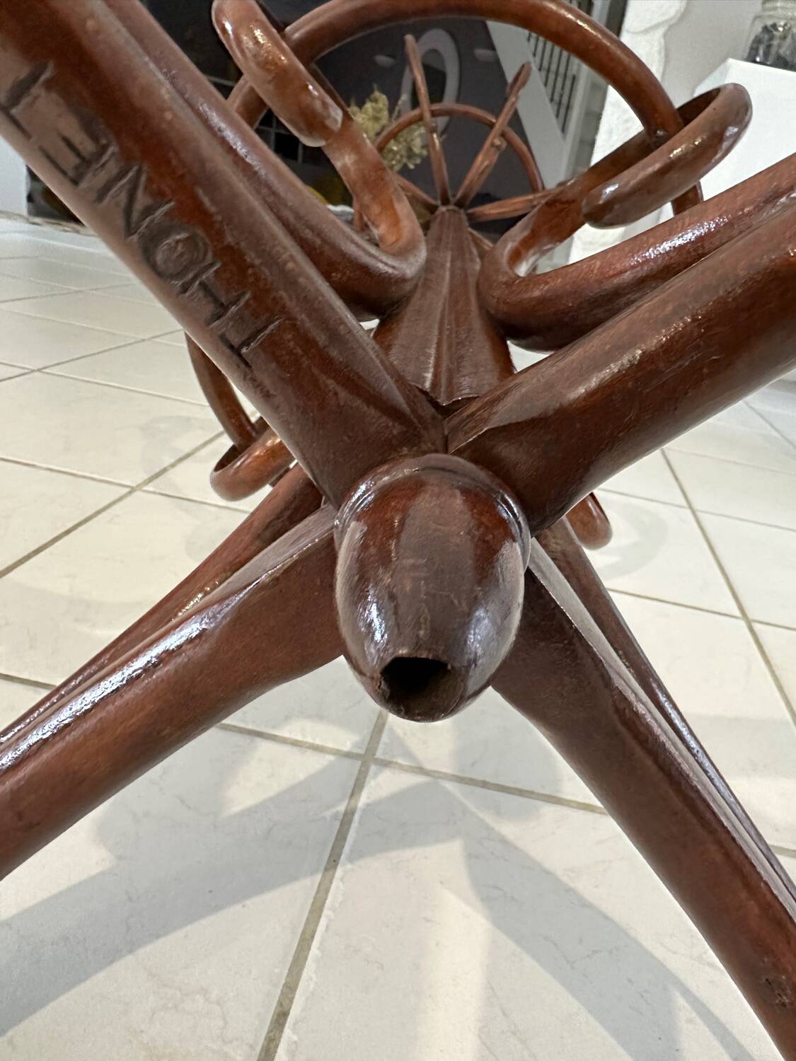 Parrot coat rack Thonet 1920s