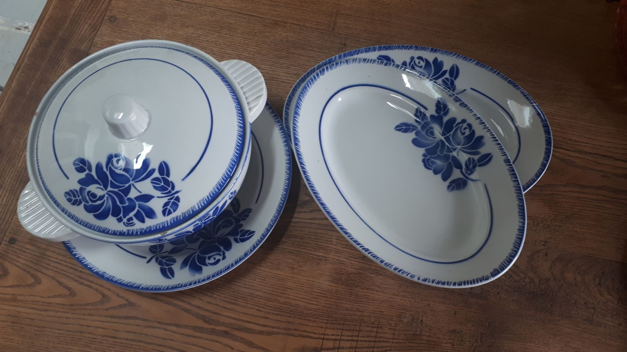 Série de plats Badonviller Fleurs bleues