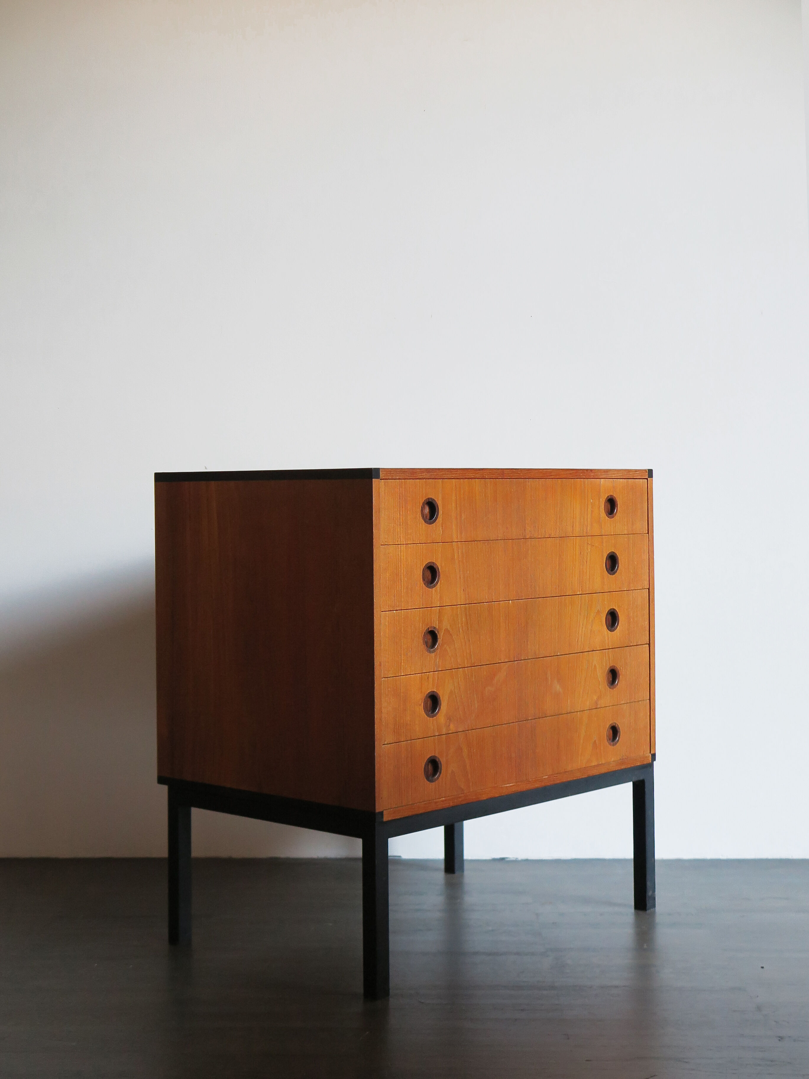 Commode d'Aksel Kjersgaard en teck années 1960