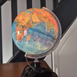 Vintage illuminated globe. Ideal for decoration or for an office.