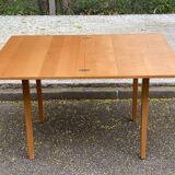 Rectangular Scandinavian dining table in wood for 8 people.