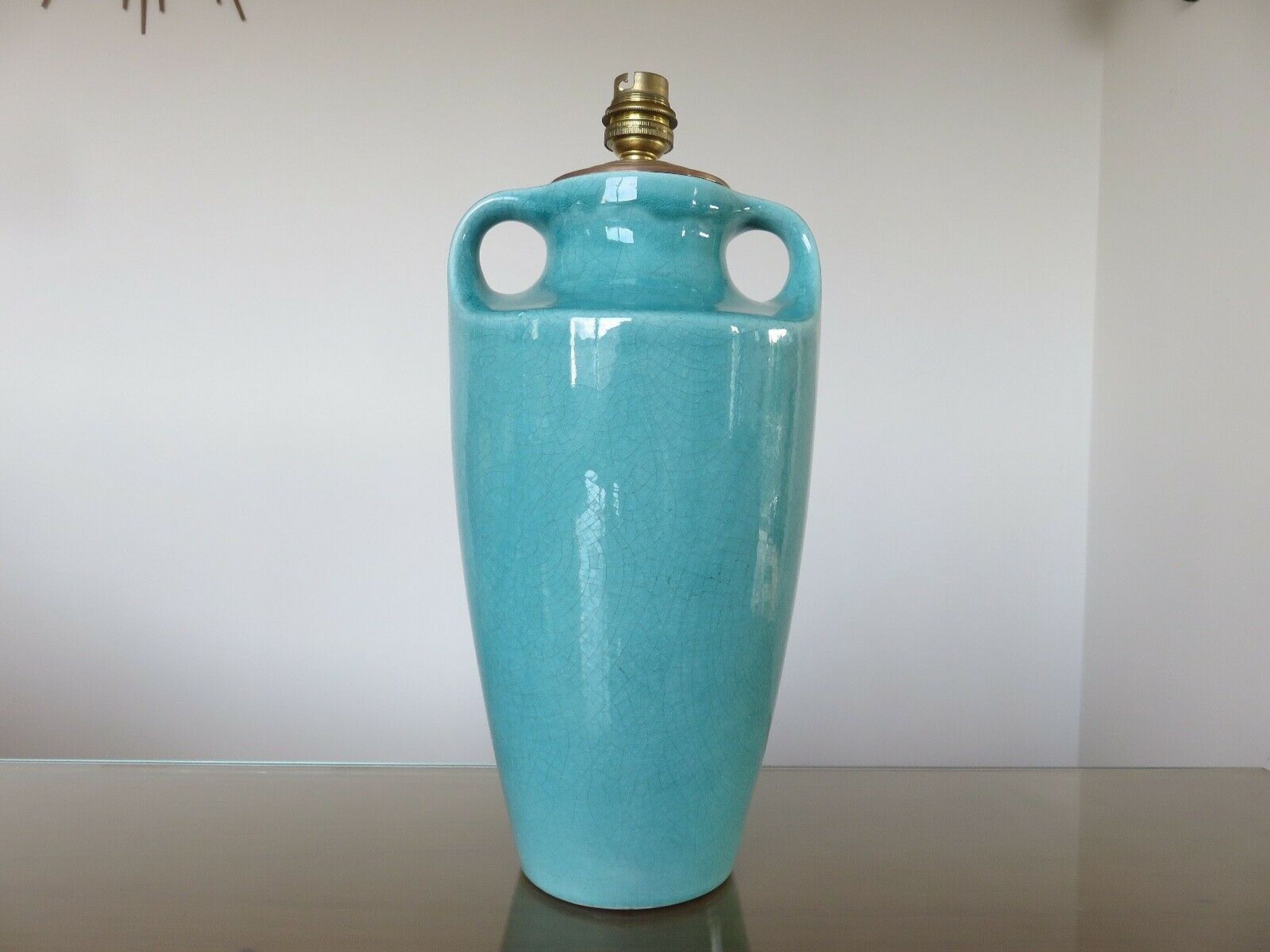 Lampe " amphore " en céramique craquelée turquoise, numérotée années 50 60