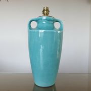 Lampe " amphore " en céramique craquelée turquoise, numérotée années 50 60