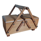 Sewing box worker