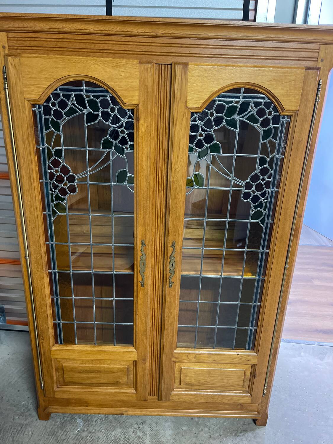 Display cabinet / showcase in solid oak