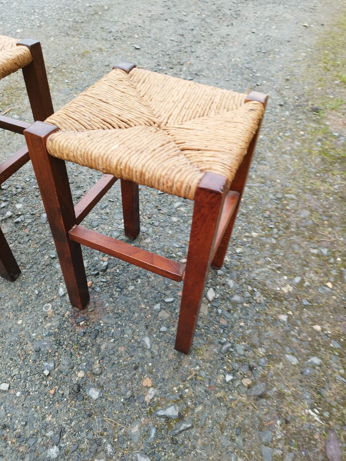 Paire de tabourets paillés rustique bois