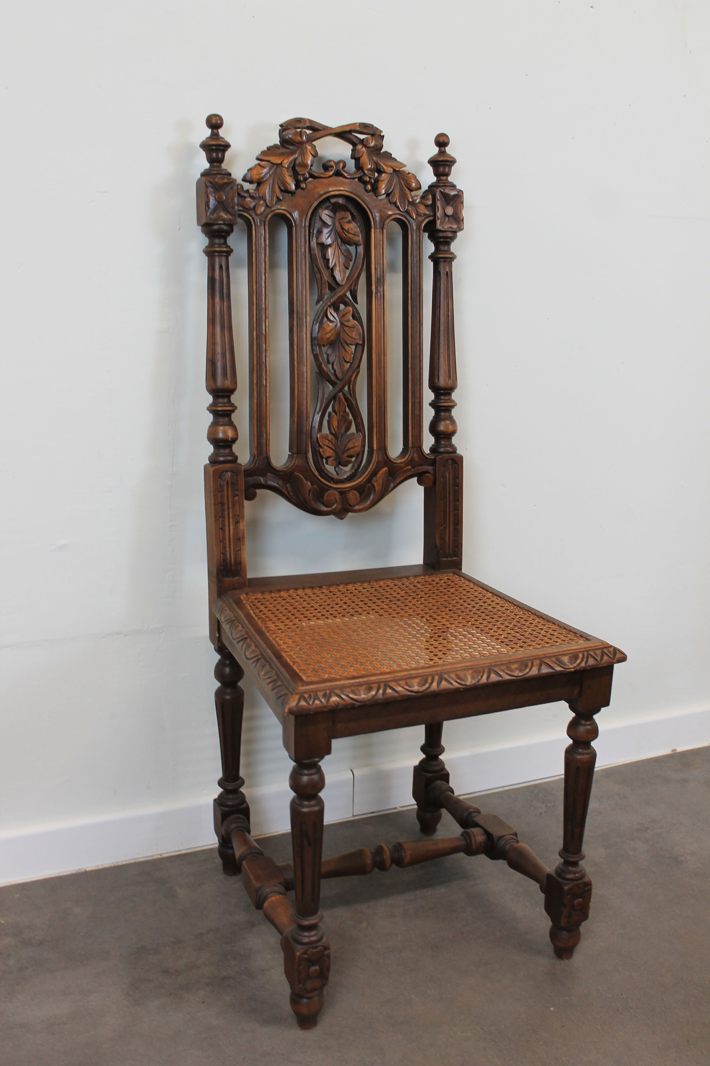 Set of 6 Renaissance chairs