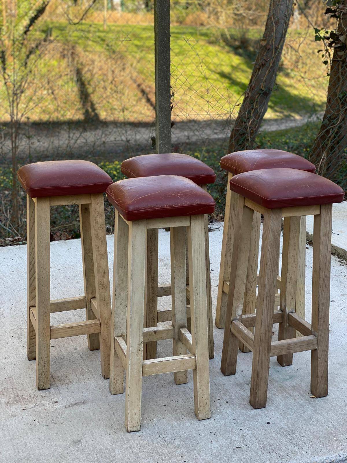 Square high bar stools in solid wood with burgundy leather 83cm