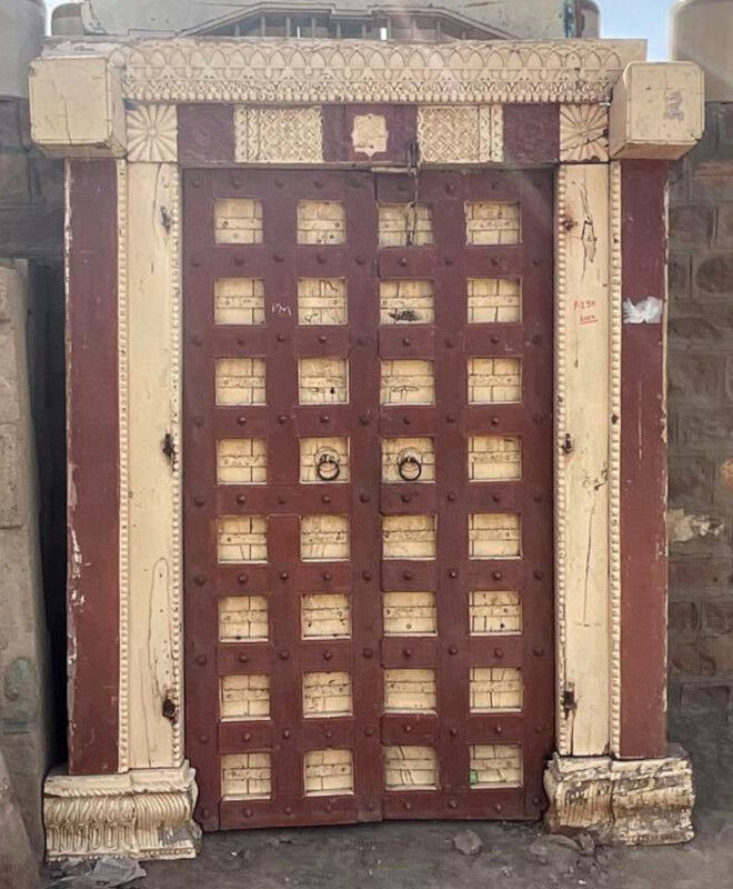Indian door in teak, piece and patina of origin