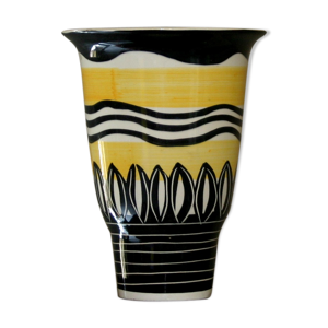 Vase en céramique à rayures noires