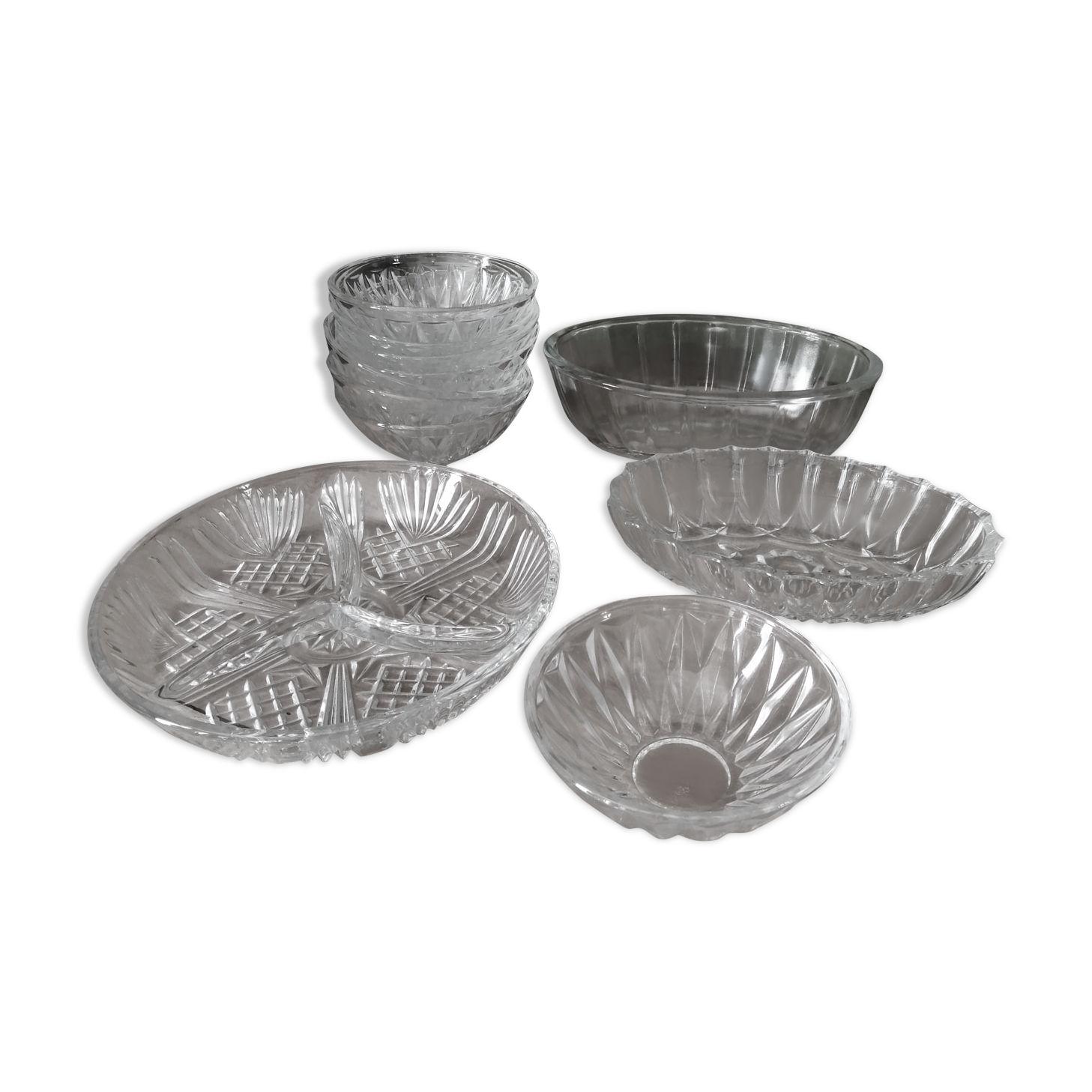 Chiseled glass ramekin set