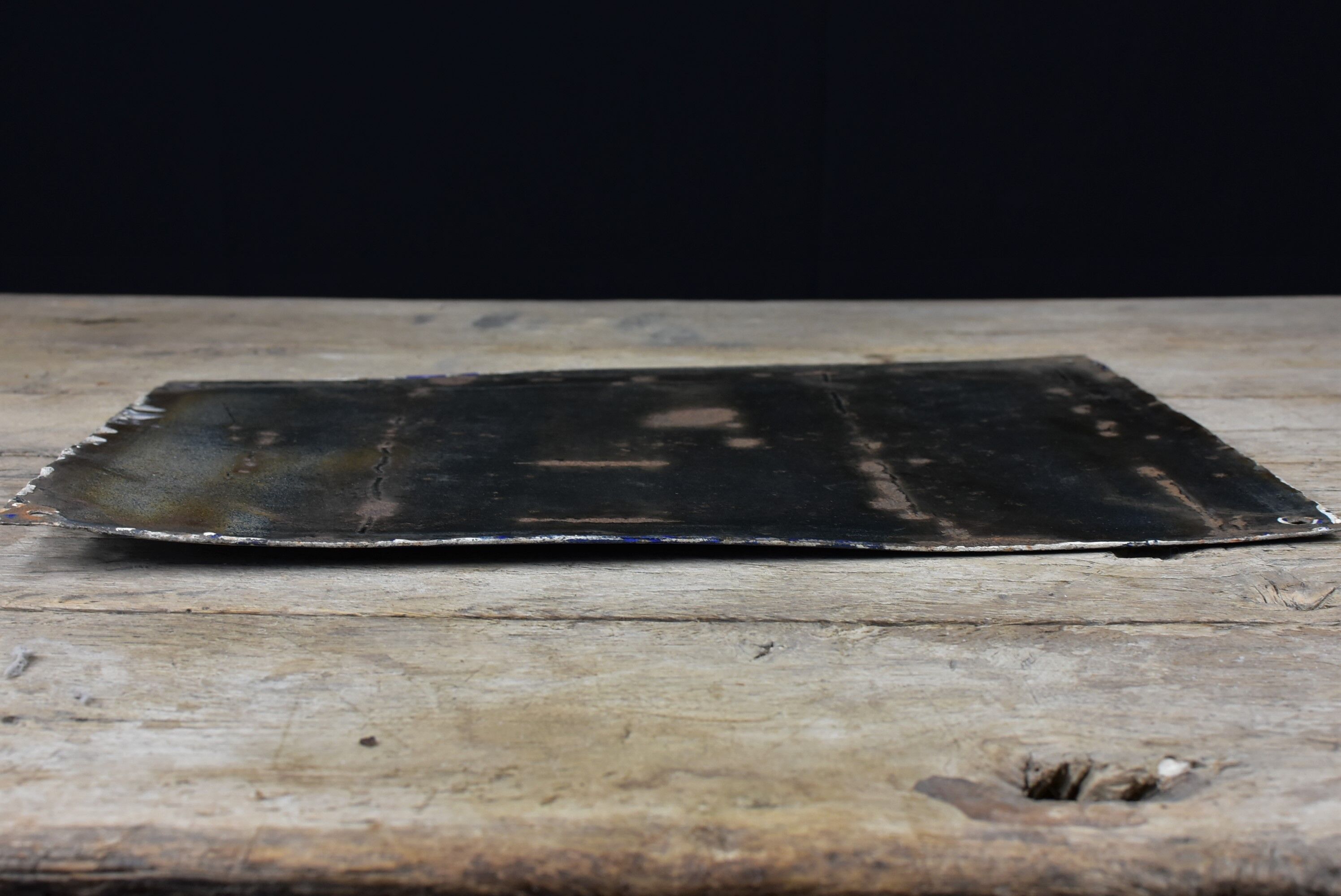 Enamelled plate, parking defense