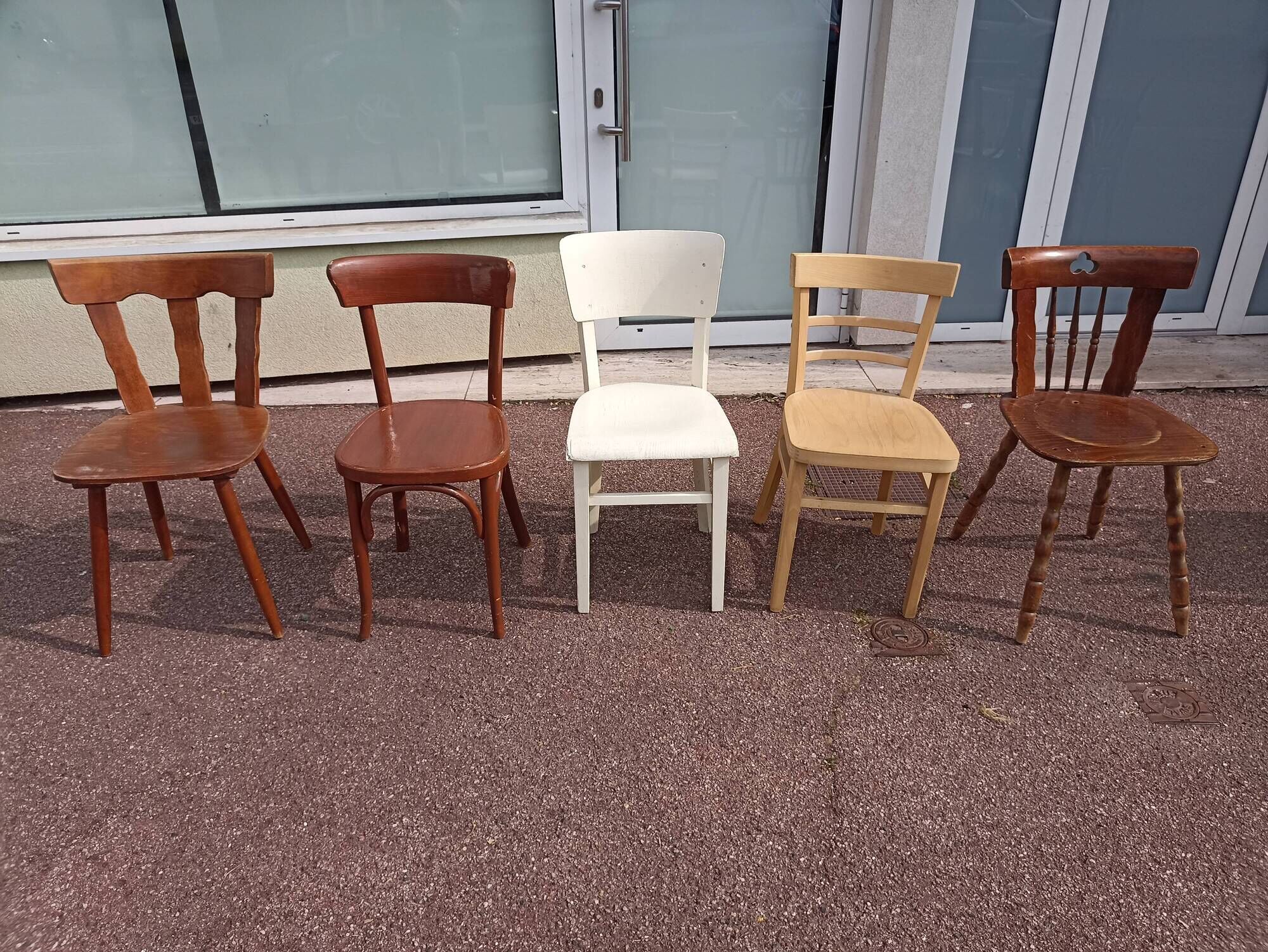 Set of 10 mismatched wooden bistro chairs - vintage