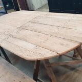 Table ancienne sur tréteaux