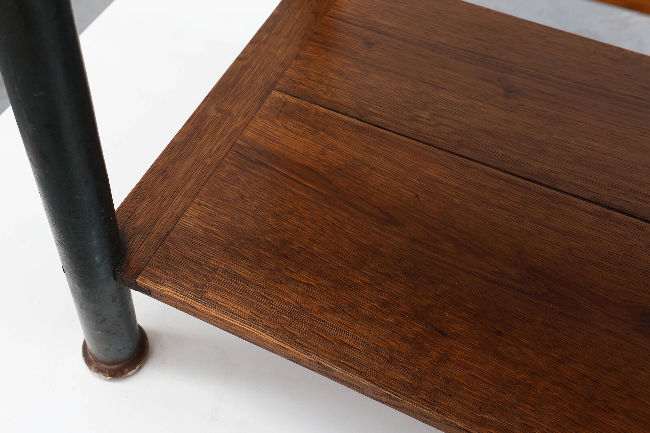 Table d'appoint ou table de chevet industrielle, Belgique vers 1910