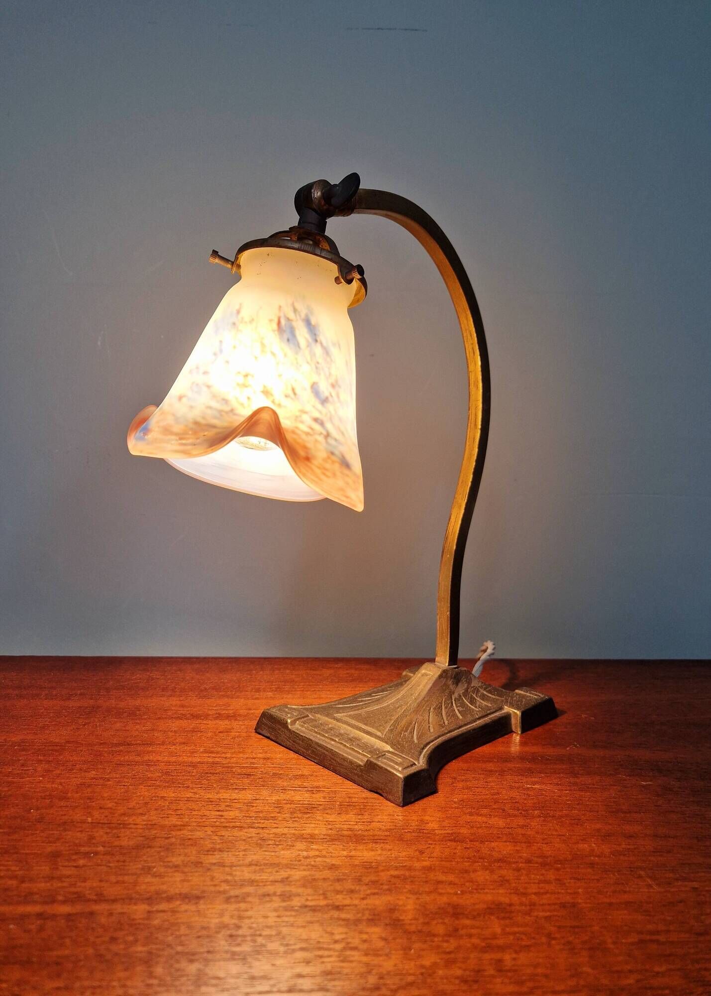Art Deco desk lamp, signed Le verre Français, 1920s-30s