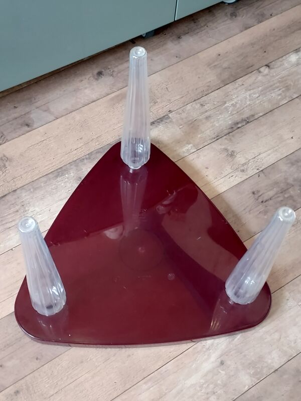 Table d’appoint par la designer Maria VinkaIkea pour Ikea