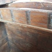 Coffre ancien indien vintage  sur roues en bois début 20eme s
