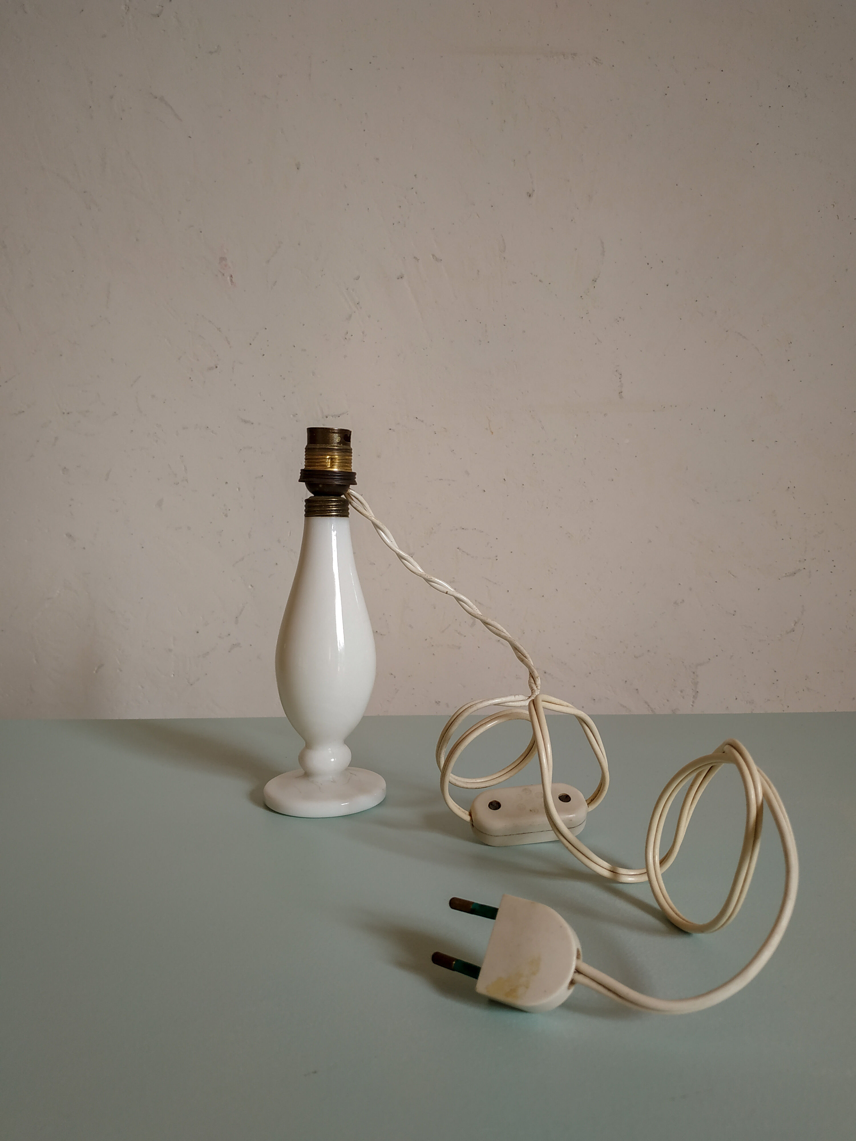 Vintage lamp foot in white opaline