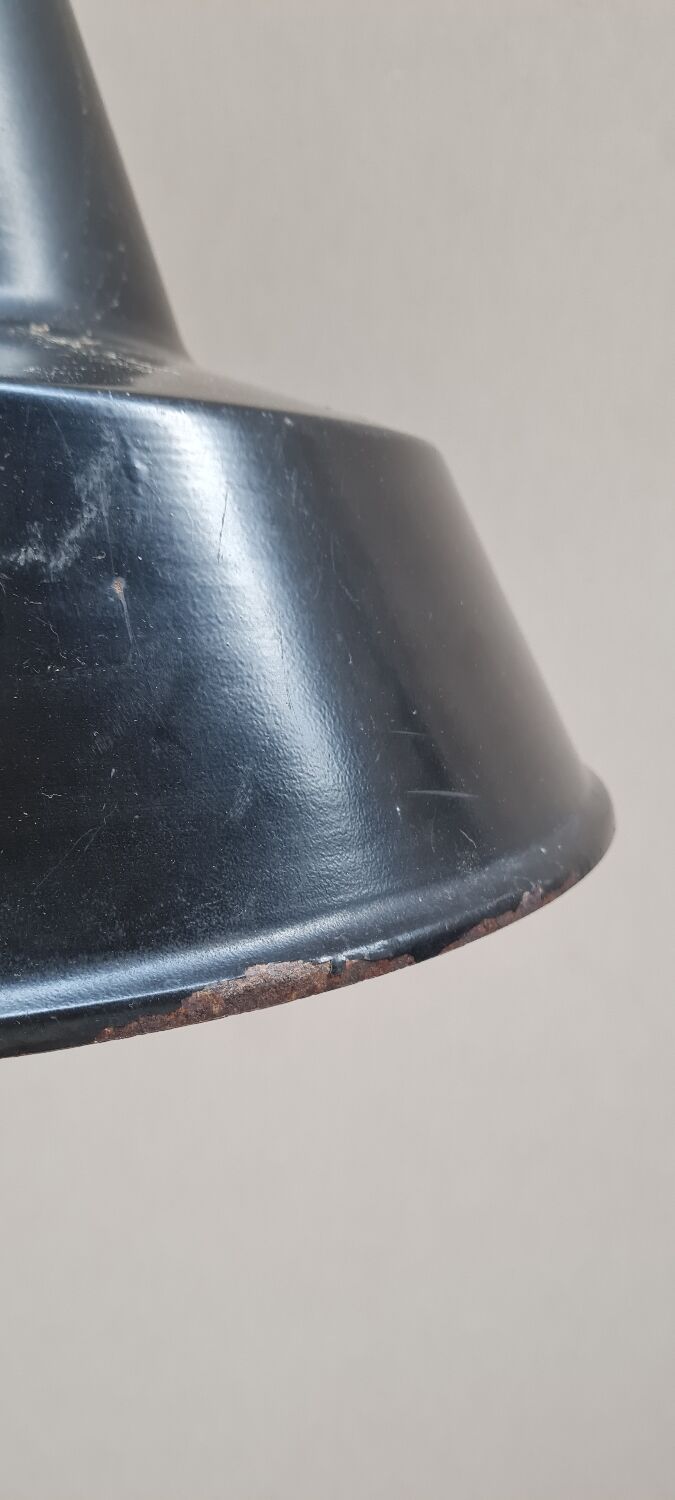 Suspension industrielle en tôle émaillée