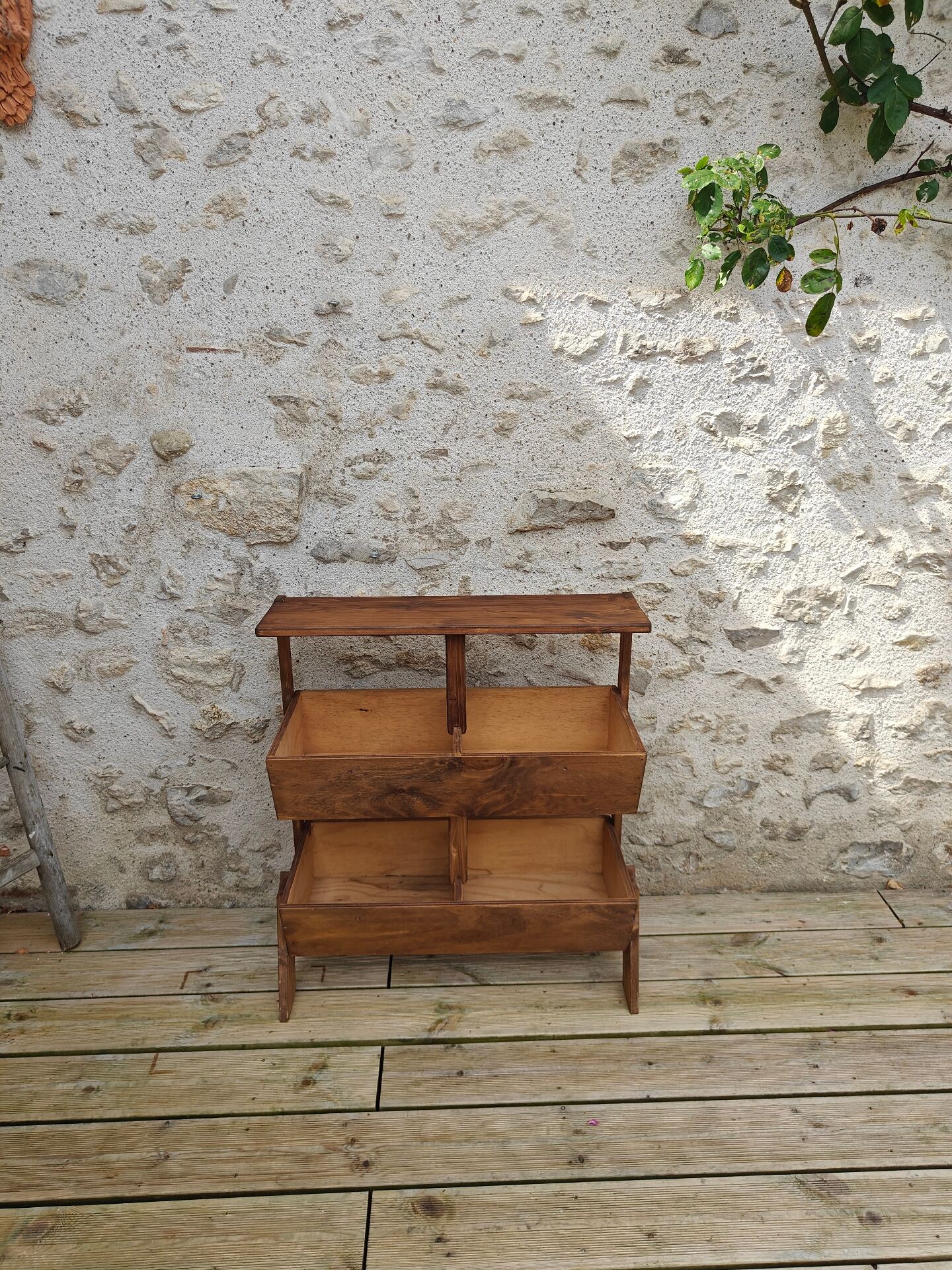 Kitchen unit with compartments, vegetable rack