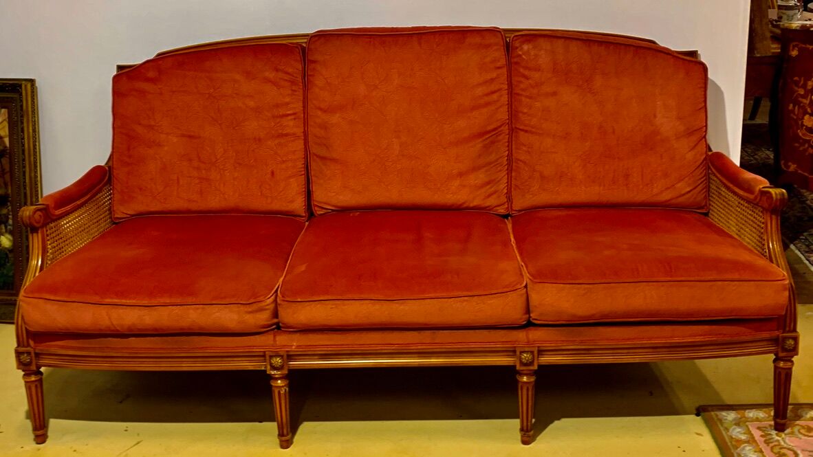 Three-seater sofa in cannage and pink velvet