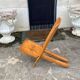 Grande chaise Africaine vintage en bois massif sculpté de motifs géométriques