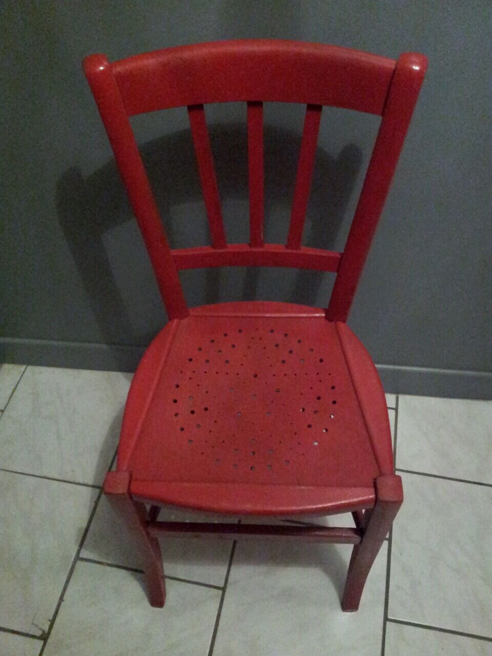 Chaise Louis Philippe repeinte en rouge