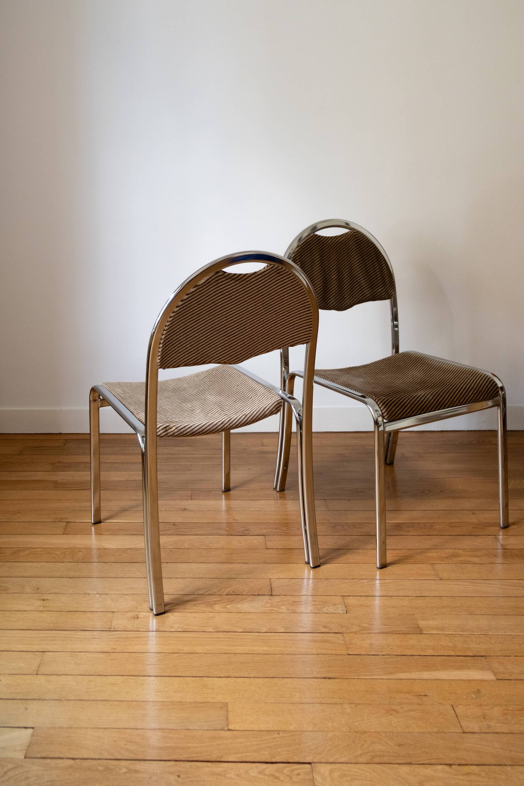 Pair of Italian chairs in chrome metal and fabric - 1970s