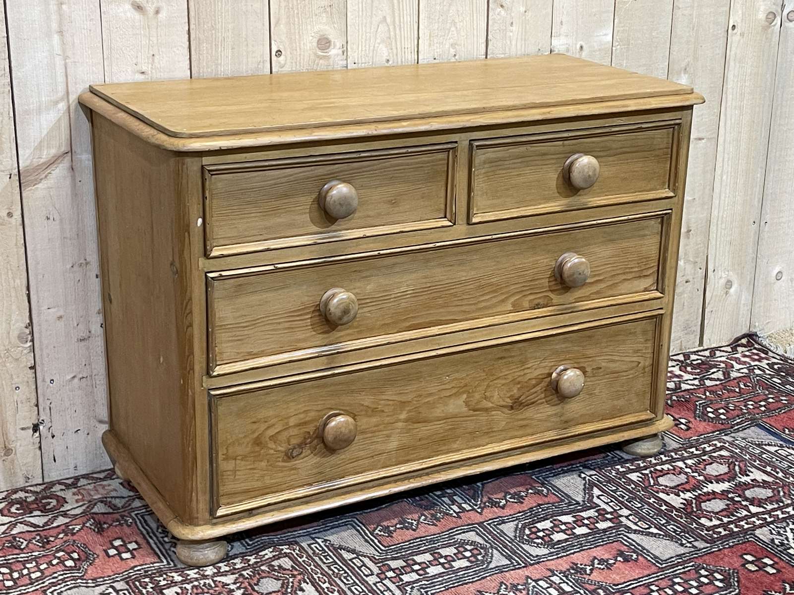 English chest of drawers of the nineteenth century in fir