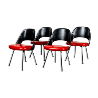 Conference chairs by Eero Saarinen for Knoll